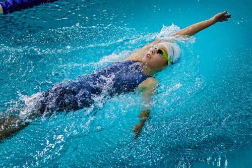12 مزیت مهم شنا برای سلامتی